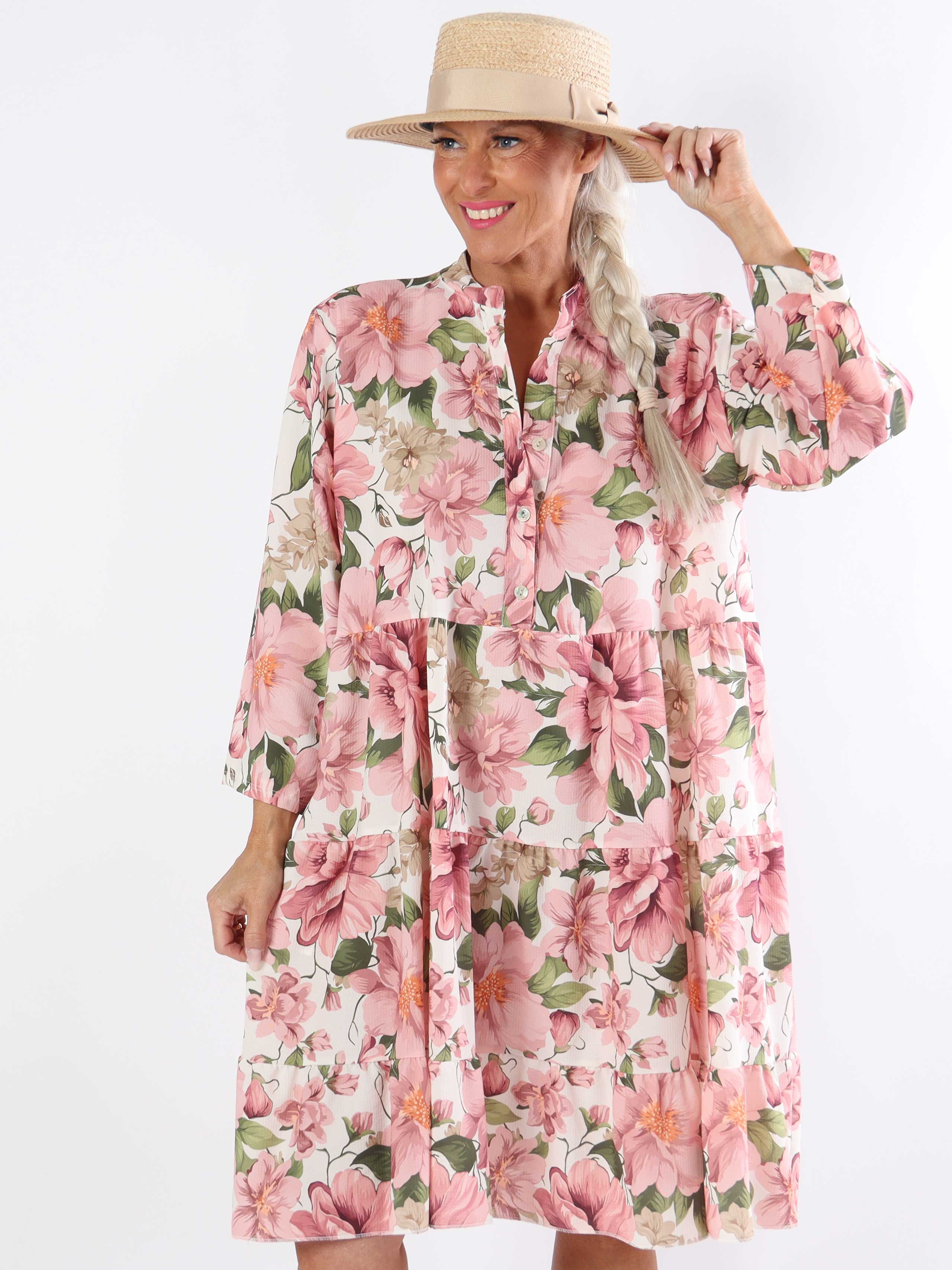 Flower Dress - Sød blomstret plus size kjole med lag på lag look